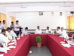 ದಾವಣಗೆರೆಯ ಬಾತಿ ಶಿಮುಲ್ ಕೇಂದ್ರಕ್ಕೆ ಸಚಿವ ಕೆ.ಎಸ್.ಬಸವಂತಪ್ಪ ಭೇಟಿ ನೀಡಿ ಪರಿಶೀಲನೆ ನಡೆಸಿದರು. ಹಾಲಿನ ಗುಣಮಟ್ಟ ಹಾಗೂ ಸ್ವಚ್ಛತೆ ಕಾಪಾಡುವಂತೆ ಅಧಿಕಾರಿಗಳಿಗೆ ಕಟ್ಟುನಿಟ್ಟಿನ ಸೂಚನೆ ನೀಡಿದರು.