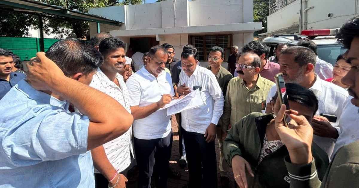 ಬೆಂಗಳೂರಿನ ಗೃಹ ಕಚೇರಿಯಲ್ಲಿ ಸಾರ್ವಜನಿಕರ ಕುಂದುಕೊರತೆ ಆಲಿಸಿದ ಸಚಿವ ಯು.ಟಿ. ಖಾದರ್